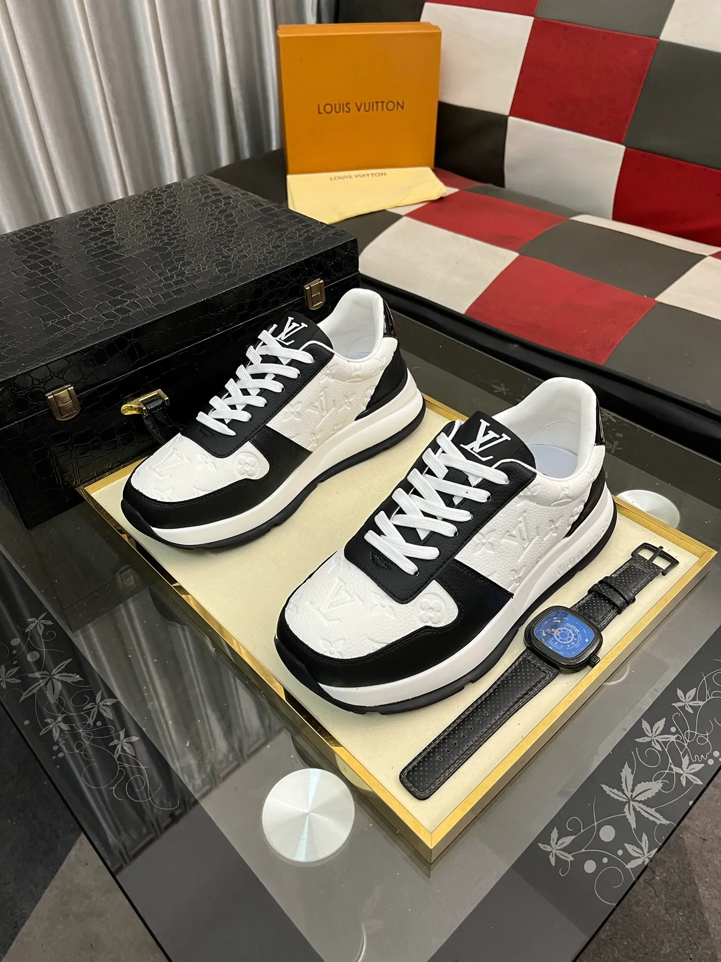Men's men's shoes💰458⌚️⌚️ Loui* Vuitto* - Louis ** donkey's new color men's trainer sneakers, this LV Trainer sneaker is made of calfskin and breathable mesh, showing pure colors, the #54 logo on the back traces the brand's birth in 1854, the designer's handwritten brand logo embellishes one side, virgil Designed by abloh himself, it is a very commemorative sneaker. The new lv Louis Vuitton loui* vuitto* trainer sneaker low casual sports culture versatile basketball sneaker. Size: 38-443️⃣Colors available